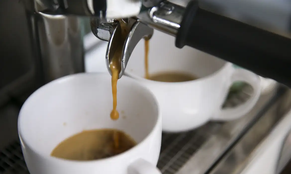 café mais caro derruba consumo no brasil em 2025, mas setor se mantém resiliente
