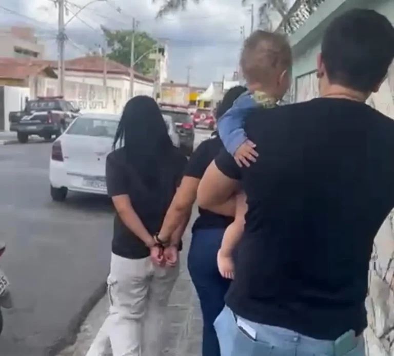 mãe presa com drogas em matinhas, na frente do filho de 10 meses