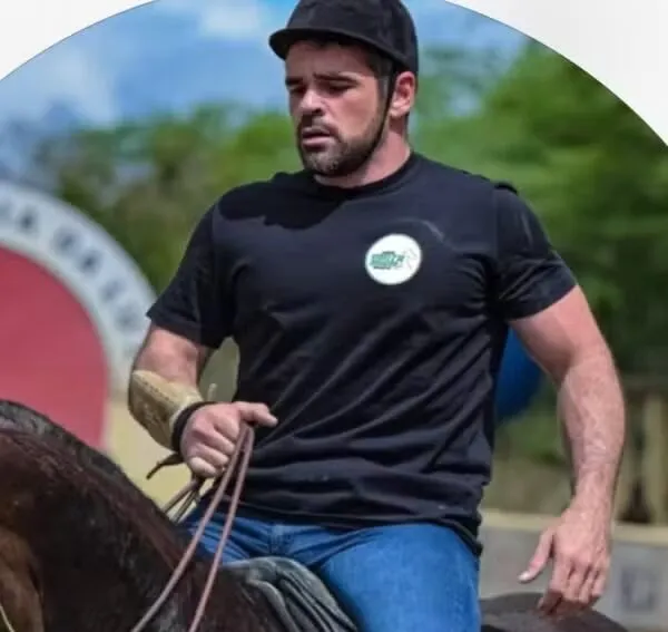 principal suspeito de assassinato de tavu gadelha, empresário celso bisneto, se entrega à polícia em joão pessoa