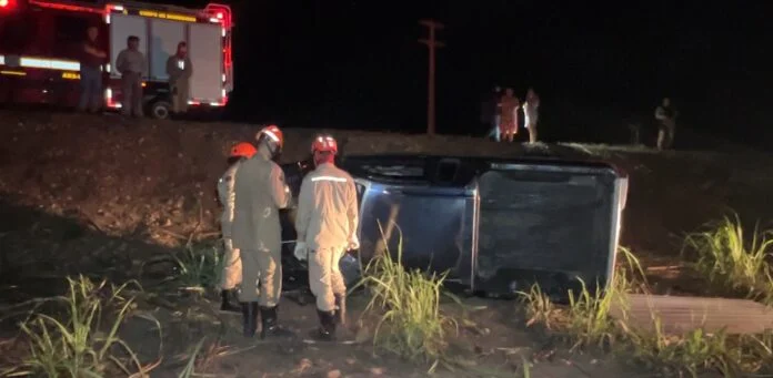 tragédia na pb 004: colisão frontal deixa um morto em cruz do espírito santo; motorista da hilux foge