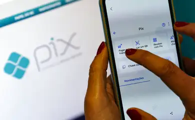 juros altos freiam indústria brasileira em 2025: crescimento de apenas 0,6%!