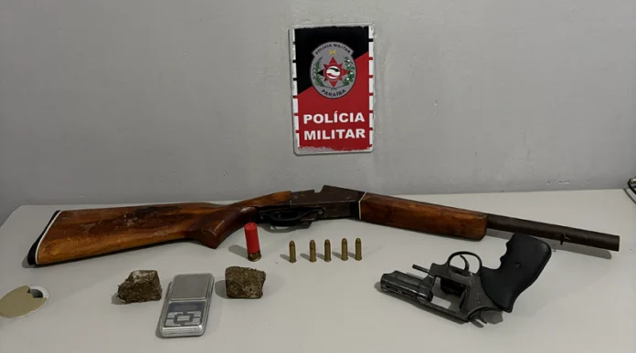 santa rita: polícia militar flagra homens fugindo com armas, munições e drogas em bairro de cadeado