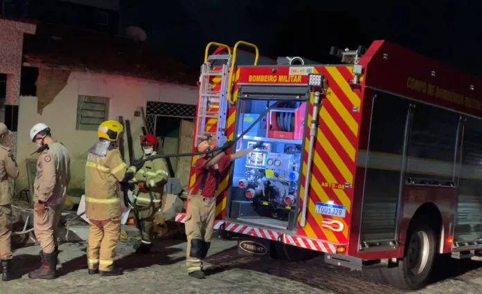 morador ateia fogo em casa interditada no rangel, joão pessoa: bombeiros controlam chamas após vizinhos tentarem apagar incêndio