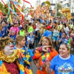 bloco portadores da folia: desfile inclusivo agita joão pessoa na terça de carnaval com banda e palhaço