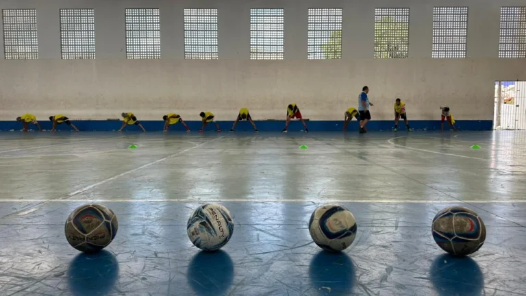 colônia de férias da semhab encerra com oficina de futsal inclusiva