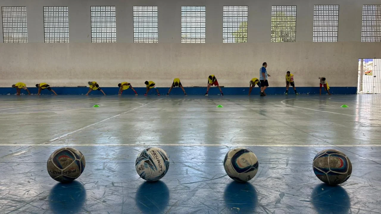 colônia de férias da semhab encerra com oficina de futsal inclusiva