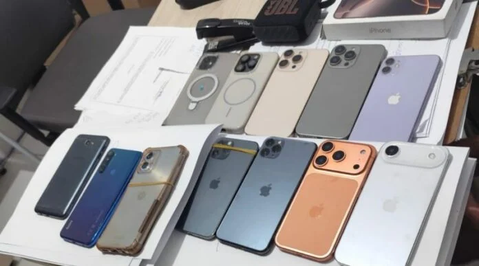 celulares iphone roubados em cajazeiras: polícia militar localiza 12 aparelhos e moto suspeita de participação no crime