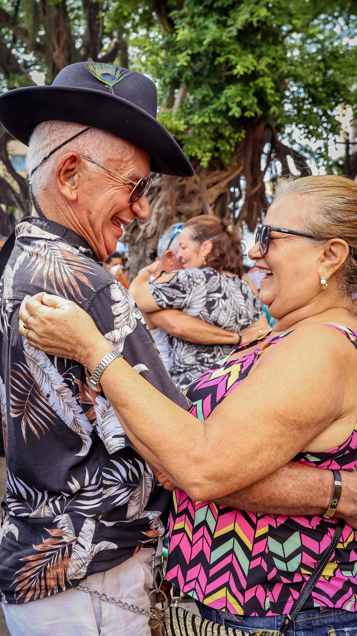 sabadinho bom: carnaval esquenta a praça rio branco com banda 5 de agosto