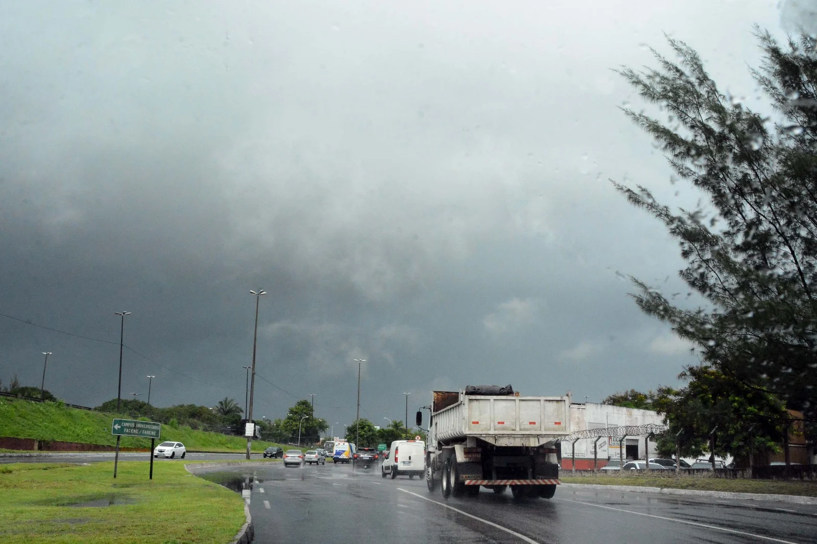 alerta inmet: chuvas intensas em joão pessoa até domingo, defesa civil em alerta