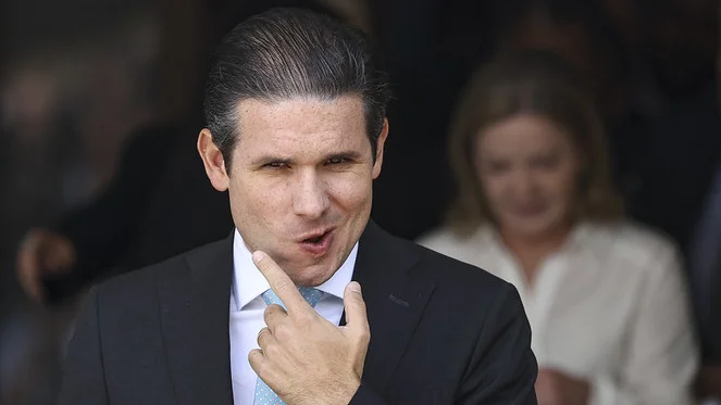 hugo motta em "inferno astral": vaia e gastos de 78% em viagens abalam presidência