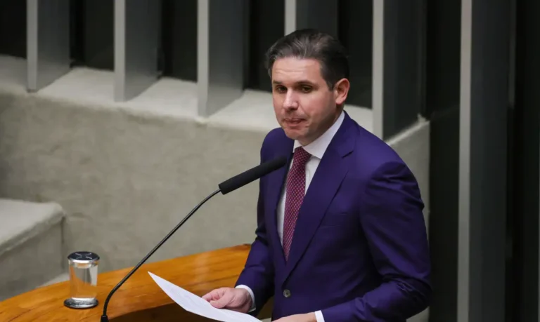 veneziano ignora críticas de daniella ribeiro e afirma "eu tenho mais o que fazer"