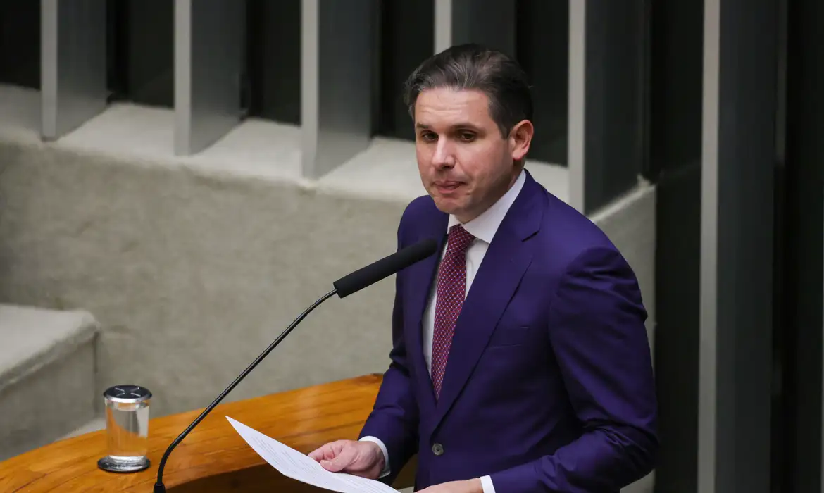 hugo motta elogia flávio dino por suspender "penduricalhos" e defende reajuste na câmara