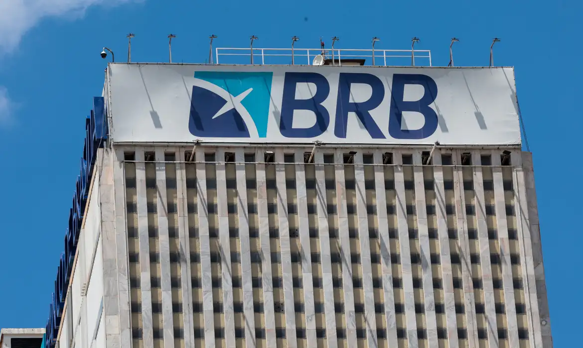 diretor jurídico do brb renuncia após crise com banco master e rombo de r$ 5 bilhões