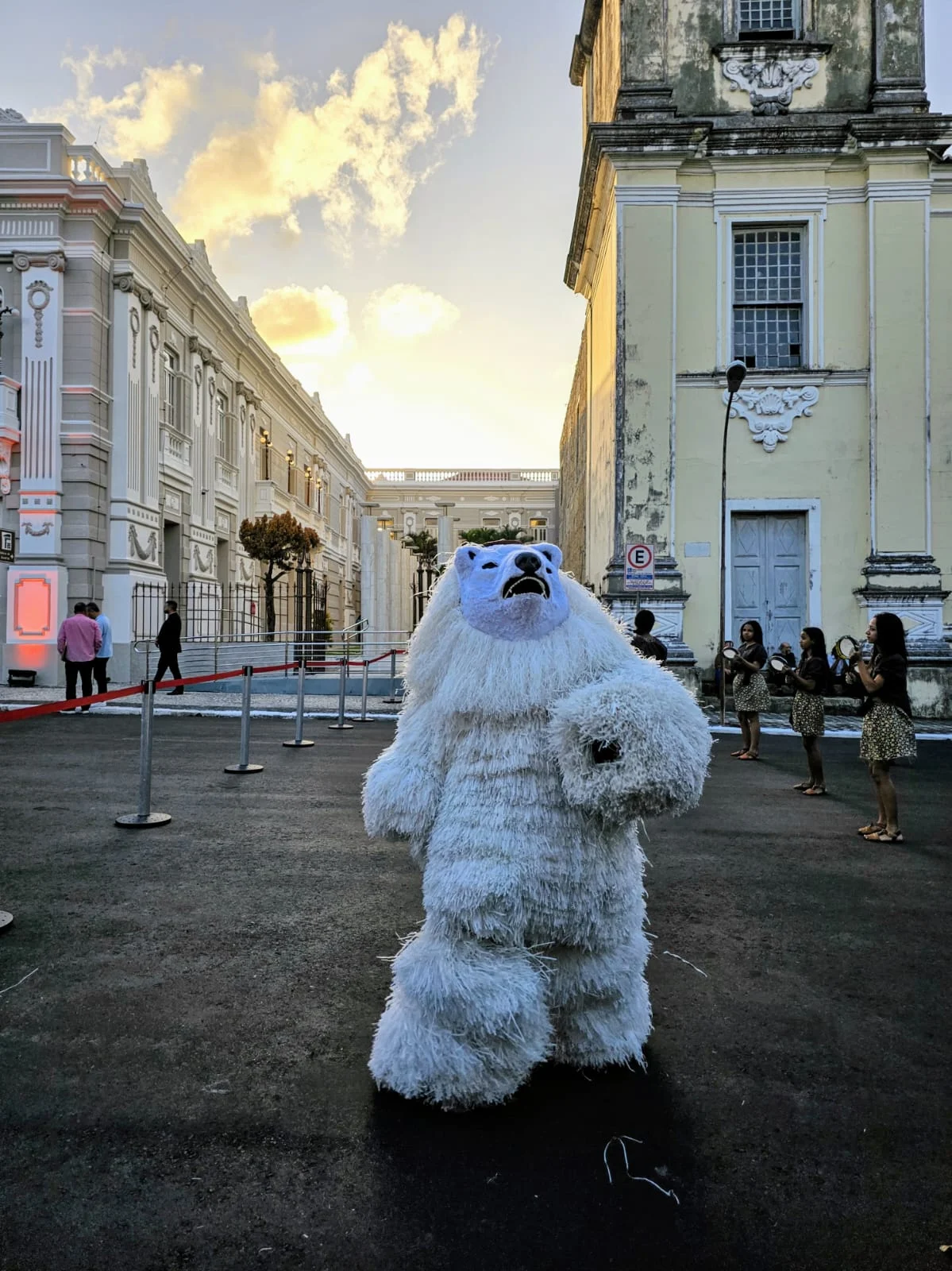 funjope celebra carnaval 2024 com exposição "fotofolia"