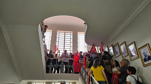 servidores comissionados de campina grande desocupam gabinete do prefeito após pagamento de salários atrasados