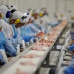 confiança industrial em queda: 14 meses de pessimismo e juros altos afetam setor