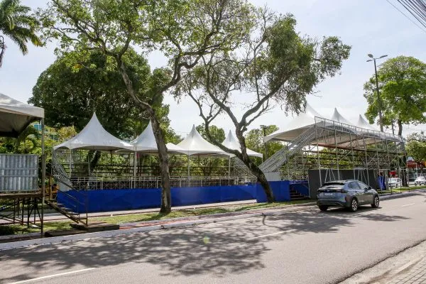 carnaval tradição joão pessoa 2026: prefeitura finaliza estrutura gigante para 49 agremiações e 6 maracatus convidados em 7 mil m²