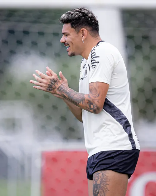 mirassol avança por tiquinho soares: atacante do santos pode reforçar o leão até 2026 com parte dos salários pagos pelo peixe