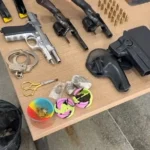 campina grande: homem é preso com 3 armas, drogas e r$ 6,5 mil no portal sudoeste