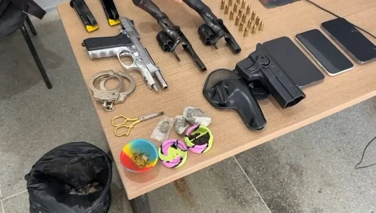 campina grande: homem é preso com 3 armas, drogas e r$ 6,5 mil no portal sudoeste