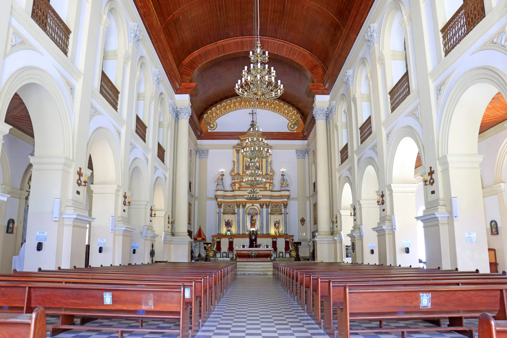 joão pessoa: igrejas históricas atraem turistas e unem fé e arte