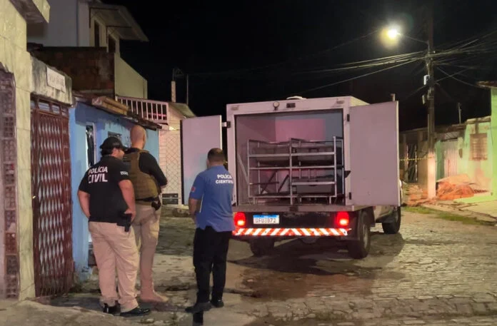 chocante: falsos policiais matam homem a tiros na frente dos filhos em bayeux; suspeitos arrombaram a casa