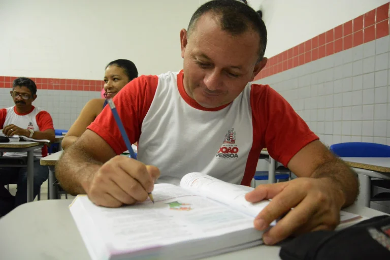 eja joão pessoa: 43 escolas abertas para retomar estudos
