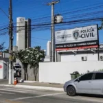 Polícia Militar prende homem por violência doméstica e resistência em Campina Grande. Ele usava tornozeleira eletrônica.