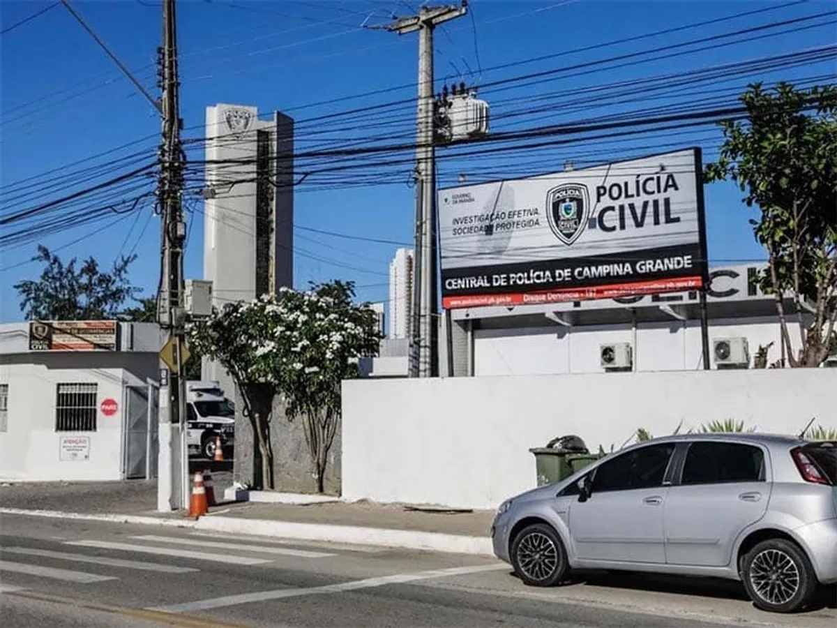 Polícia Militar prende homem por violência doméstica e resistência em Campina Grande. Ele usava tornozeleira eletrônica.