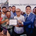 Prefeitos de João Pessoa e Bayeux assinam convênio para recuperação da Ponte do Baralho, simbolizando cooperação histórica e integração.