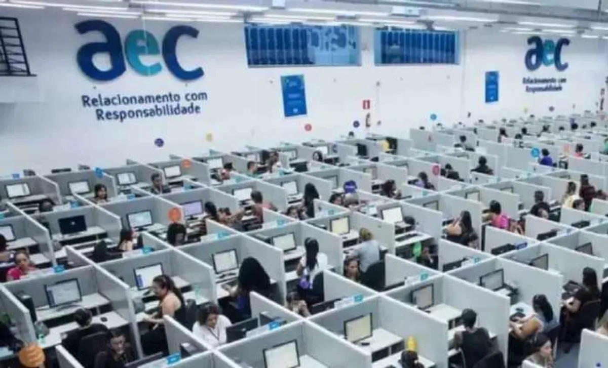 Centro de treinamento da AeC em Campina Grande com colaboradores em capacitação.