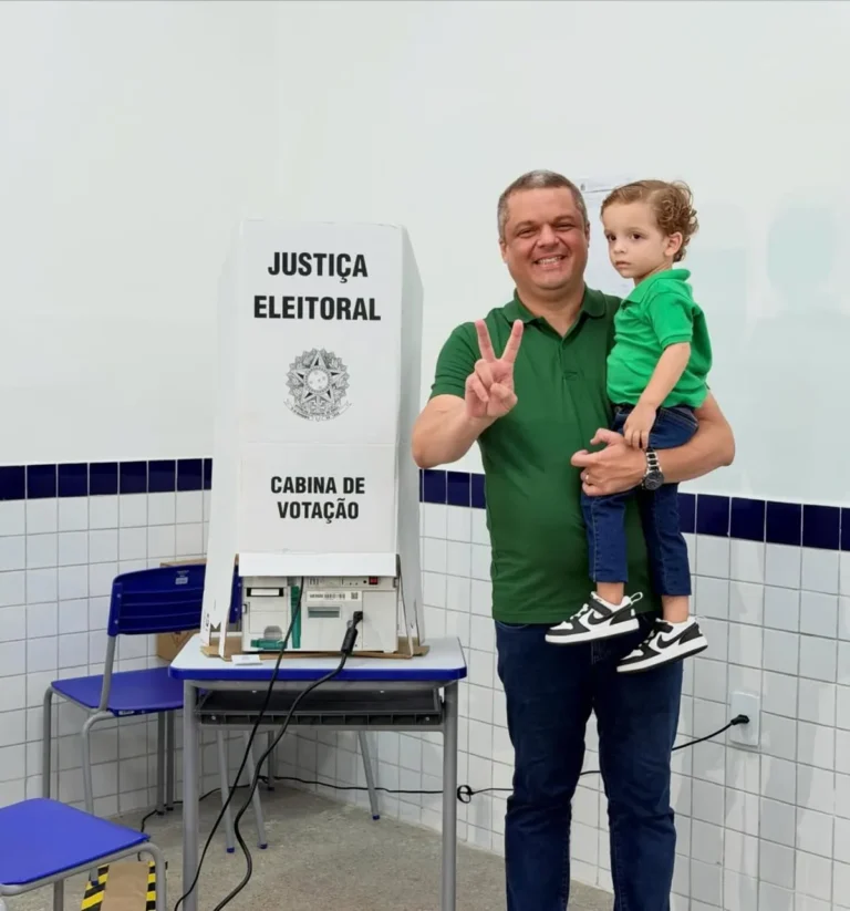 Urna eletrônica em Cabedelo durante eleição suplementar