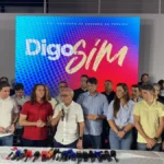 Cícero Lucena discursa após renunciar à prefeitura de João Pessoa.
