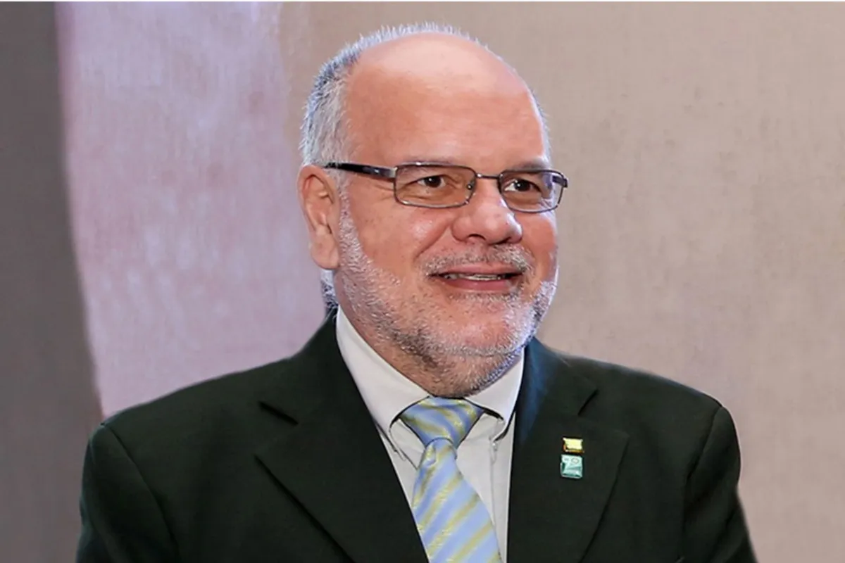 Empreendedores e pesquisadores colaborando em um centro de inovação na Paraíba
