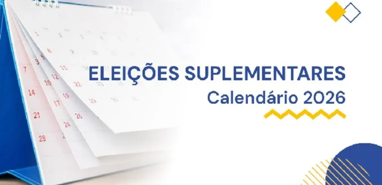 Eleitores votando em uma urna eletrônica em uma seção eleitoral brasileira durante uma eleição suplementar.