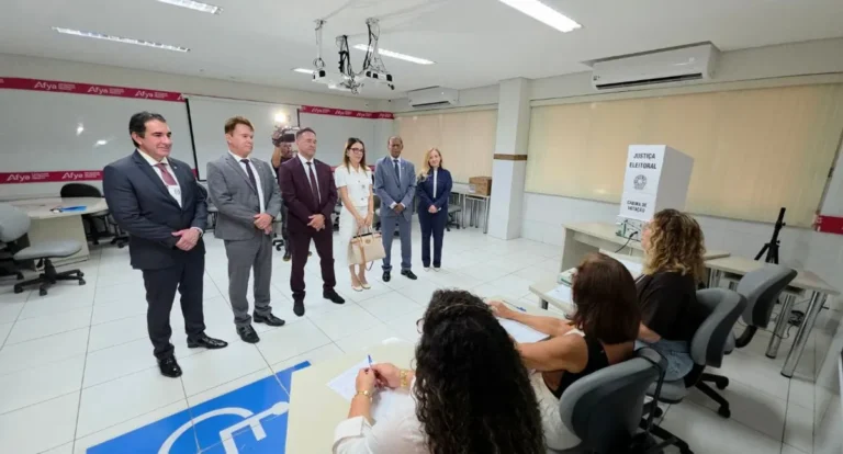 Autoridades do TRE-PB monitoram apuração de votos em eleições suplementares em Cabedelo.