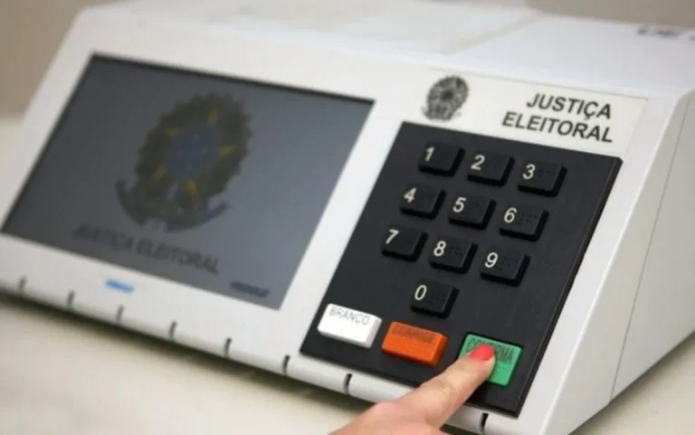 Escolas em reforma que servirão como novos locais de votação em Cabedelo.