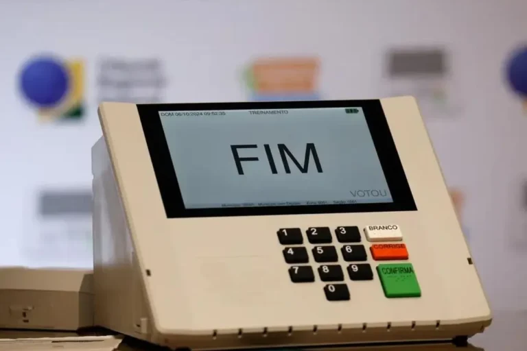 Políticos brasileiros em momento de decisão para as eleições de 2026