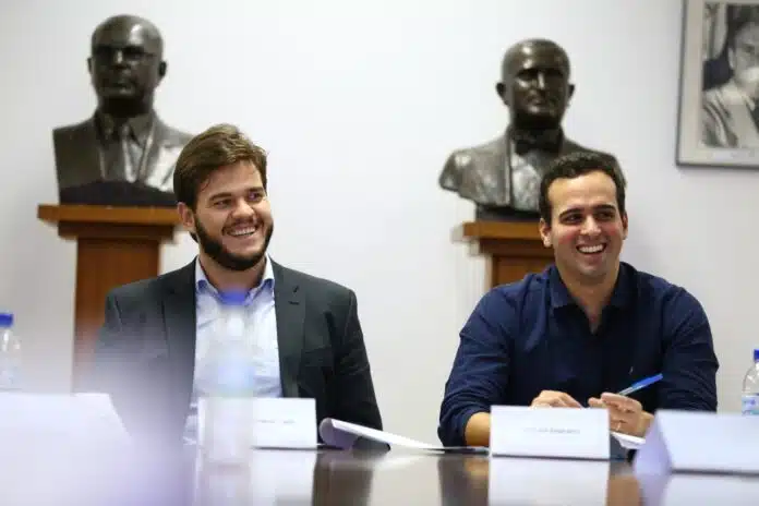 Governador da Paraíba, Lucas Ribeiro, discursando em evento oficial.