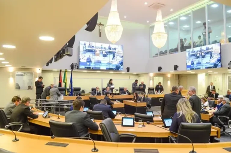 Deputados da Assembleia Legislativa da Paraíba em movimentação durante a janela partidária de 2026.