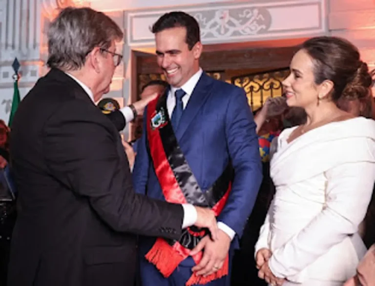 Lucas Ribeiro, novo governador da Paraíba, em pose oficial