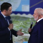 Reunião de lideranças do PT definindo estratégias para eleições futuras em Brasília.