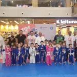 Crianças competindo em evento de judô e jiu-jitsu para jovens em João Pessoa