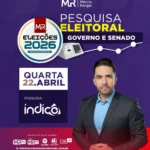 Urna eletrônica em centro de votação na Paraíba, simbolizando a pesquisa eleitoral.