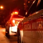 Polícia militar realiza apreensão de drogas em operação em Campina Grande.