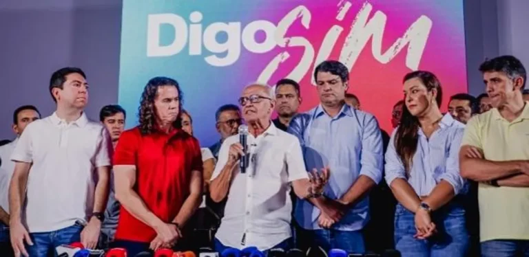 Prefeito de João Pessoa anuncia renúncia em coletiva de imprensa