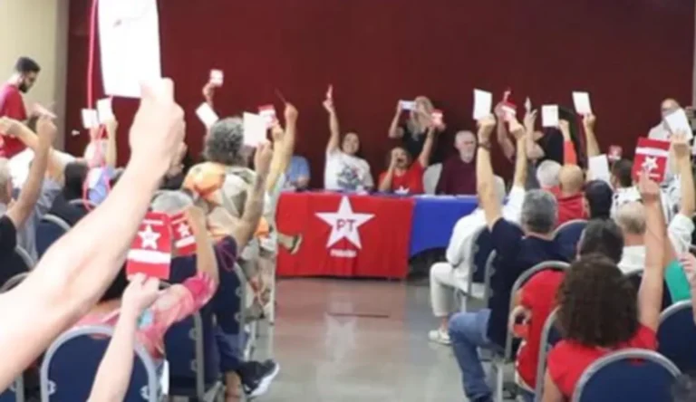 Políticos do PT em reunião para discutir apoio à candidatura de Lucas Ribeiro ao governo da Paraíba
