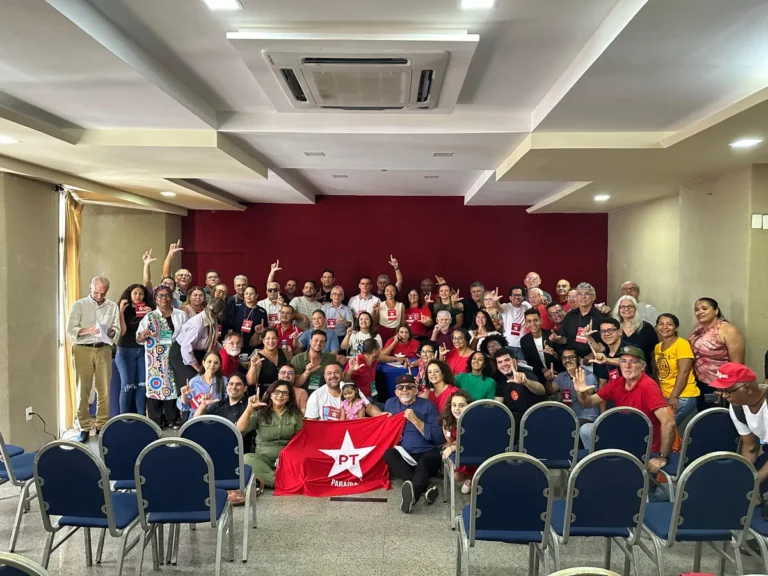 Reunião do Partido dos Trabalhadores na Paraíba anunciando apoio à reeleição de Lucas Ribeiro