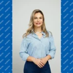 Rosália Lucas, ex-secretária de Turismo da Paraíba, sorri em foto profissional.