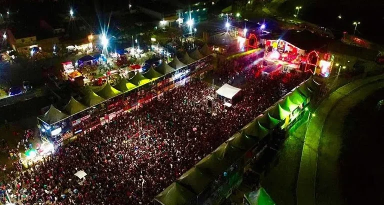 Celebração do São João de Monteiro com shows e público animado